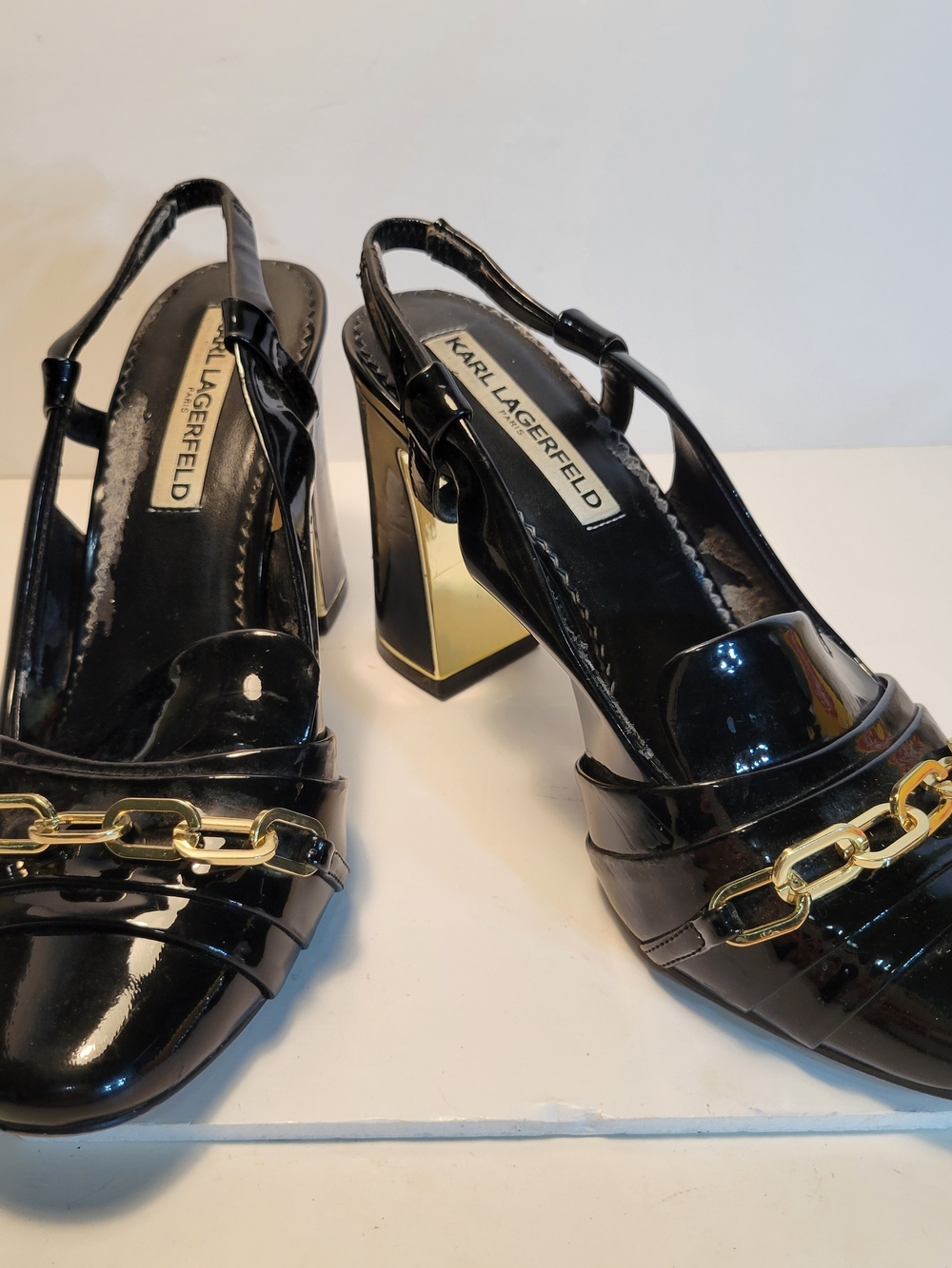 Karl Lagerfeld Geogie Black Patent Slingback Heels with Gold Chain Detail Sz 7.5
